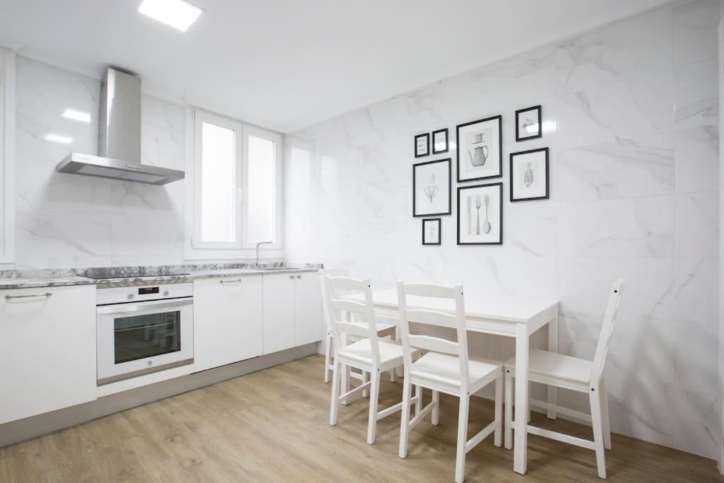 Alhondiga Flat By Next Stop Билбао Екстериор снимка